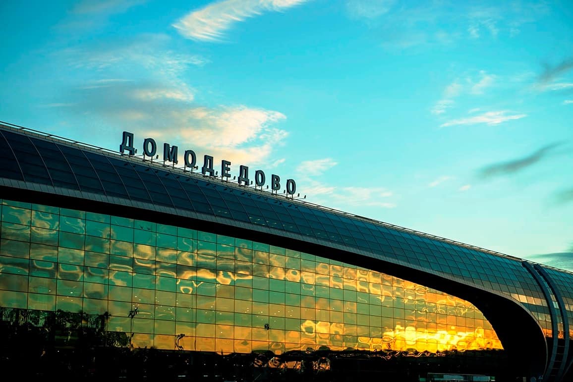 Приехали покупать бизнес — кыргызстанцев ограбили на $4 млн в аэропорту Домодедово