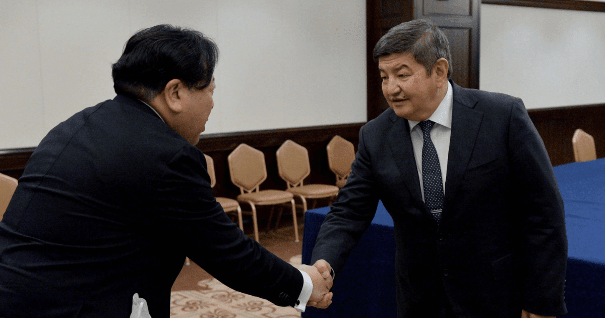 Акылбек Жапаров встретился в Токио с главой HS Holdings, владеющим «Кыргызкоммерцбанком»