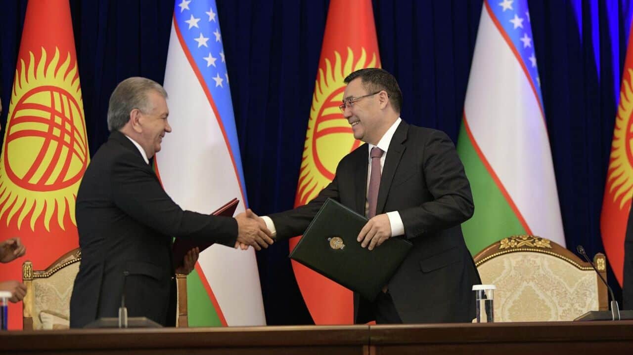 Кыргызстан и Узбекистан подписали 25 двусторонних документов – включая договор по границе