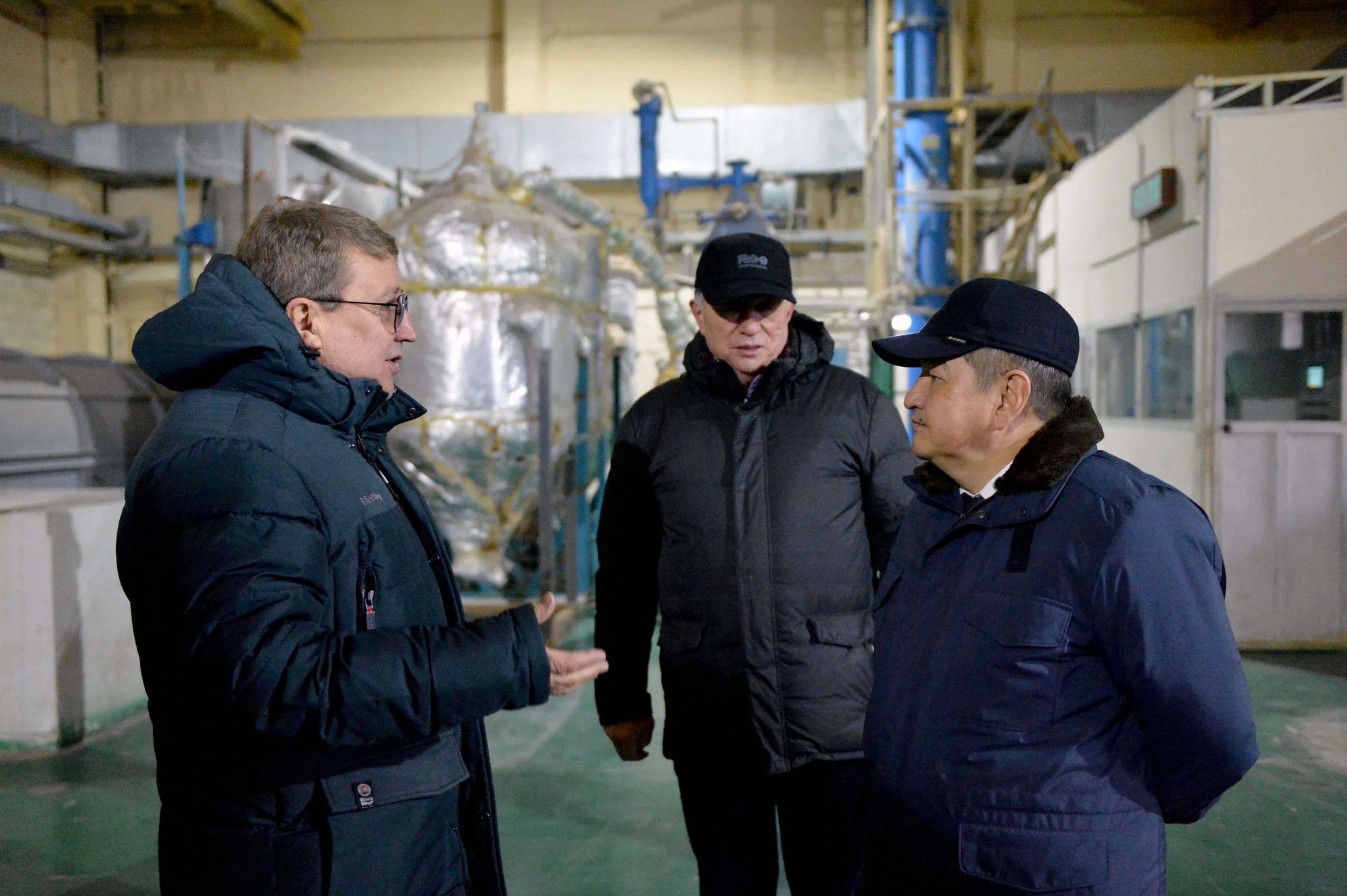 Акылбек Жапаров поручил «Кыргызиндустрии» профинансировать частную компанию – производителя гранул диоксида кремния