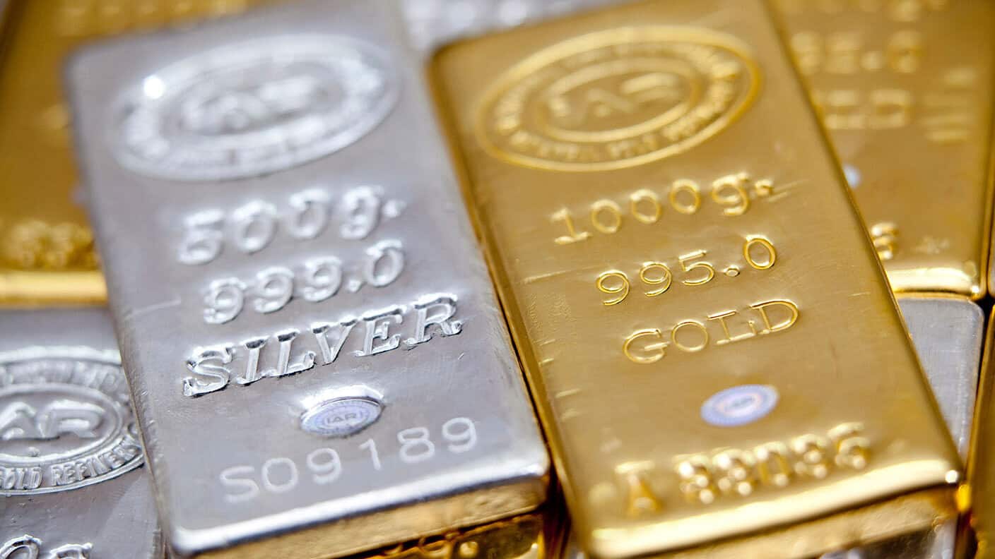 Золотые и серебряные слитки фонда драгметаллов будут продавать на бирже