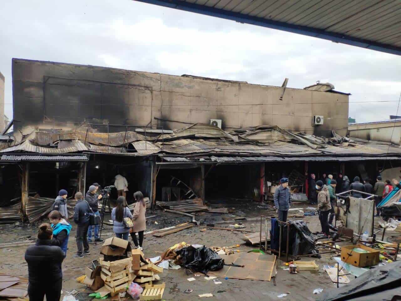 На Орто-Сайском рынке сгорела часть продуктовых павильонов