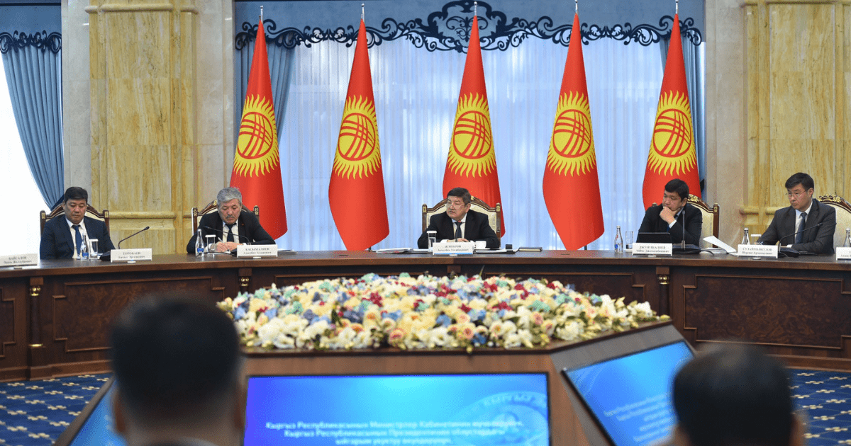 Акылбек Жапаров поручил проработать вопросы обеспечения 20 жилмассивов Бишкека природным газом