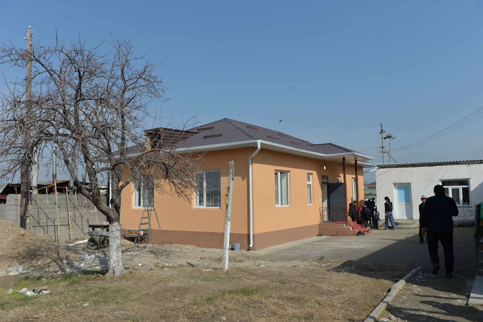 В Баткене приостановлено восстановление домов — строителям не платят зарплату
