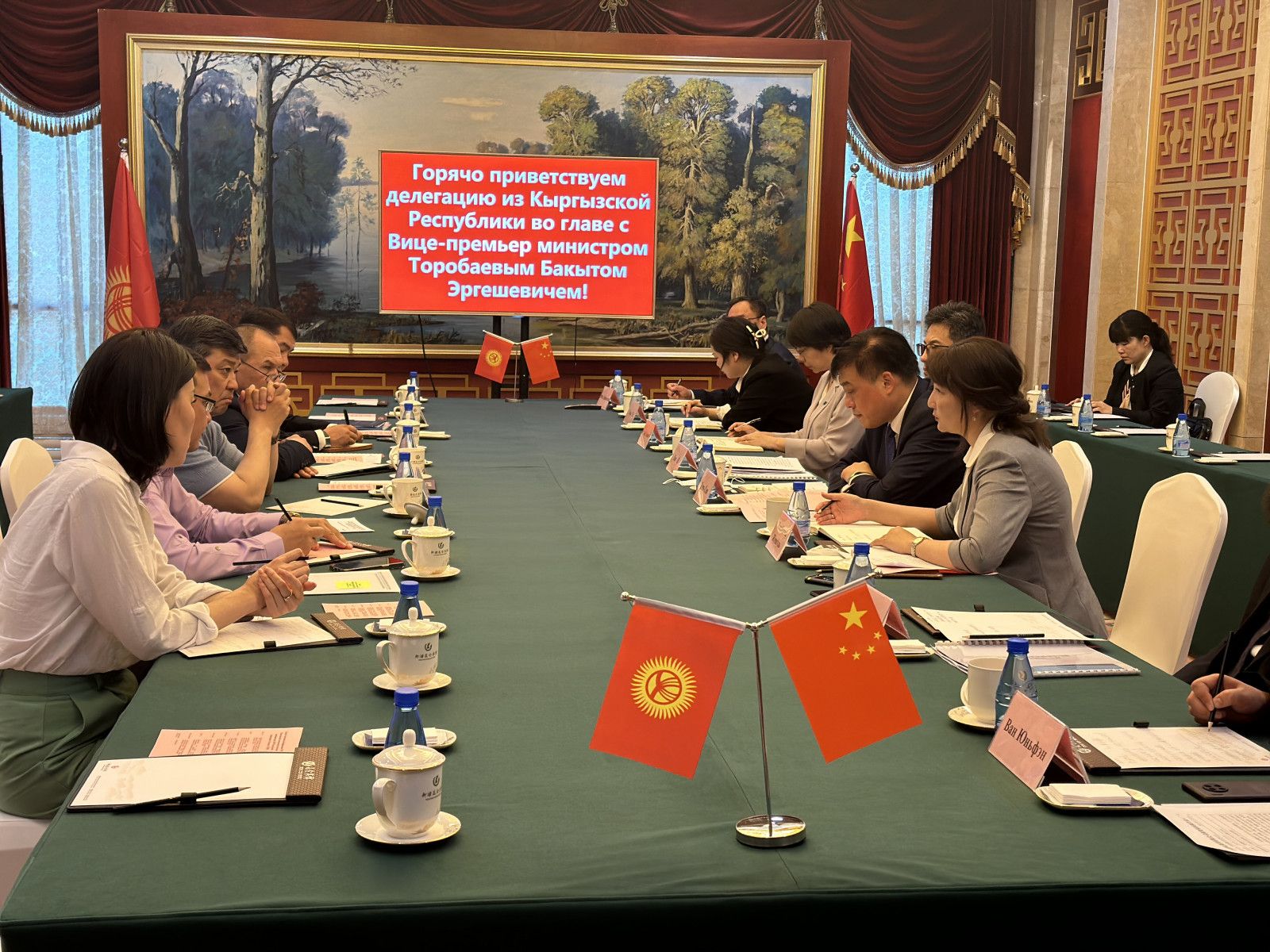 Кыргызстан и Китай построят совместный торговый центр