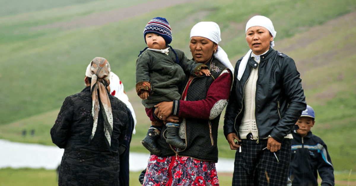 В Кыргызстане предлагают выдавать пособия семьям с детьми из отдаленных населенных пунктов