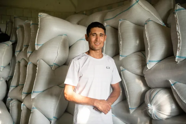 Элүү жыл бир адамдын аркасынан тазалагыча, ага мектепте беш жыл таштанды сорттоо маданиятын окуткан жеңил — ишкер Амирбек Масиралиев изображение публикации