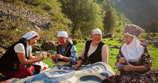 Швейцариянын колдоосу менен Алайдын кол өнөрчү аялдары Европадан дүңүнөн буюртмаларды алышууда изображение публикации