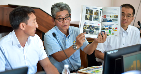 Японская компания презентовала мэрии Бишкека технологию холодного асфальта изображение публикации