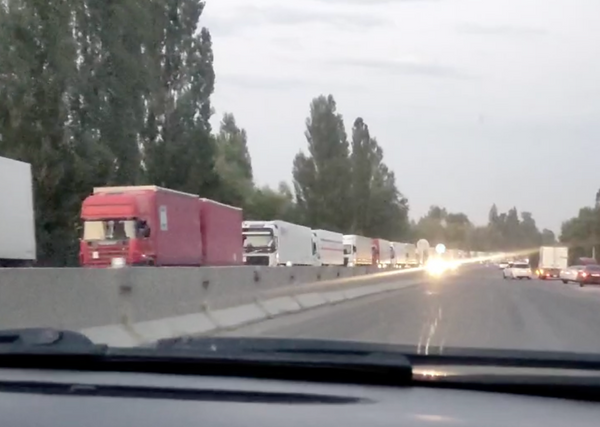 Очередь из более 50 грузовиков образовалась на границе с Казахстаном изображение публикации