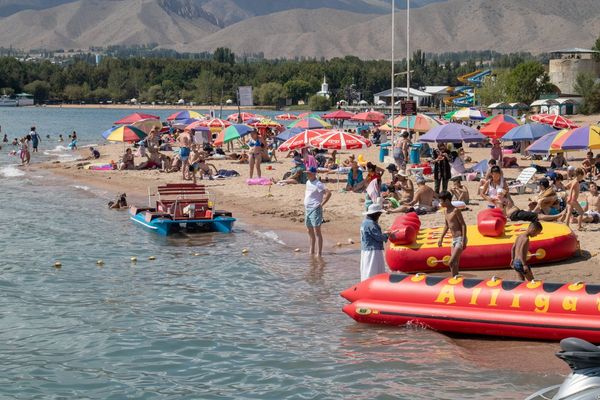 Проблемы с экологией, безработица и отток туристов - чем еще грозит снос заборов на Иссык-Куле изображение публикации