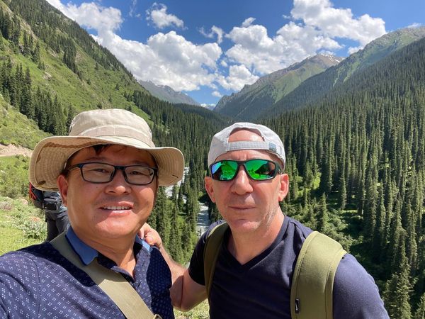 Туризм — бул сонун нерсе, Кумтөрдүн алтынына караганда, акча элдин колуна түз тиет — Узакбек Бакиров изображение публикации