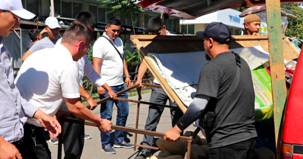 На Ошском базаре борются со стихийной торговлей – штрафы составили 209 тысяч сомов изображение публикации