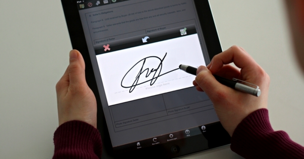 Трудовой договор теперь может иметь электронный формат и заверяться цифровой подписью изображение публикации