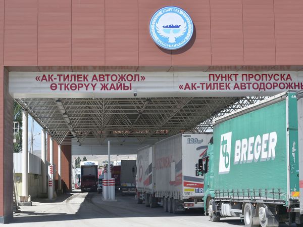 Очередь на КПП "Ак-Тилек" выросла до 430 машин изображение публикации