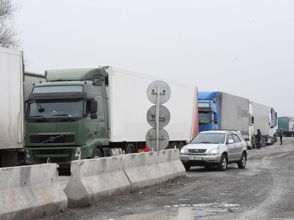 Проводили эксперимент. В Минфине Казахстана назвали причину заторов на границе с КР изображение публикации
