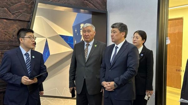 Кыргызстан обсудил с Китаем модернизацию нефтеперерабатывающего завода в Кара-Балте изображение публикации