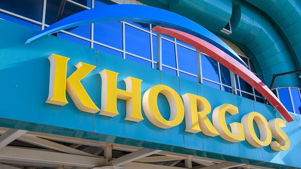 Казахстан построит спецаэропорт для вывоза товаров из СЭЗ "Хоргос" изображение публикации