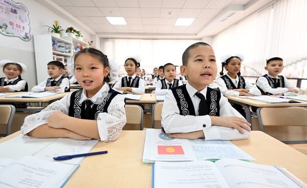 США обеспечили 470 тысяч учеников в КР учебными материалами по математике и чтению изображение публикации