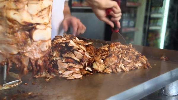 В Бишкеке произошло массовое отравление шаурмой — точки фастфуда оштрафовали и закрыли изображение публикации