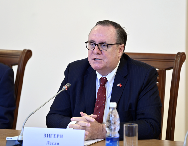 США рассматривают возможность увеличения срока действия виз для кыргызстанцев — посол Лесли Вигери изображение публикации