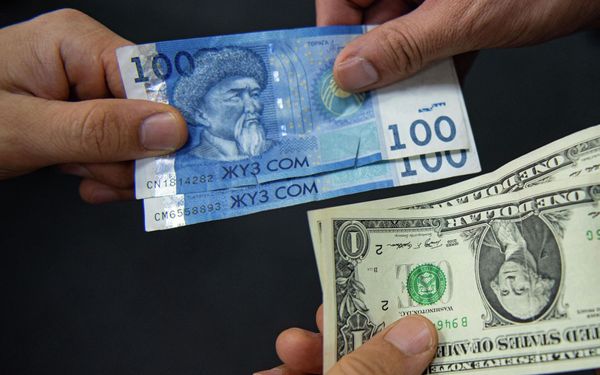 Где поменять ветхие сомы и доллары? Ответ Нацбанка изображение публикации