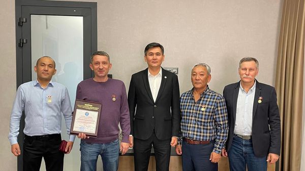 Геологам "Альянс Алтына" присвоили почетные звания изображение публикации