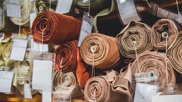 В Кыргызстане хотят создать базы для поставок текстильного сырья из Китая - замминистра экономики КР изображение публикации