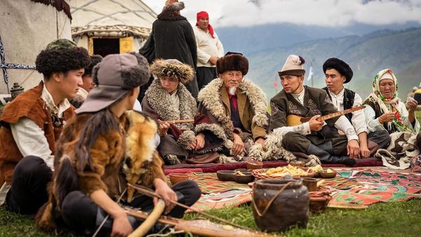 В следующем году кабмин рассмотрит увеличение зарплат работников культуры — Акылбек Жапаров изображение публикации