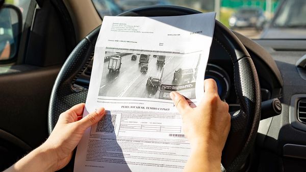 Должникам по штрафам ПДД хотят разрешить выезд из страны изображение публикации