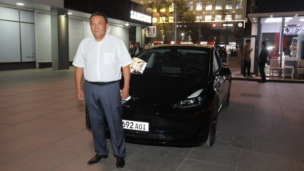 MEGA вручила Tesla победителю викторины "Собери машину" изображение публикации