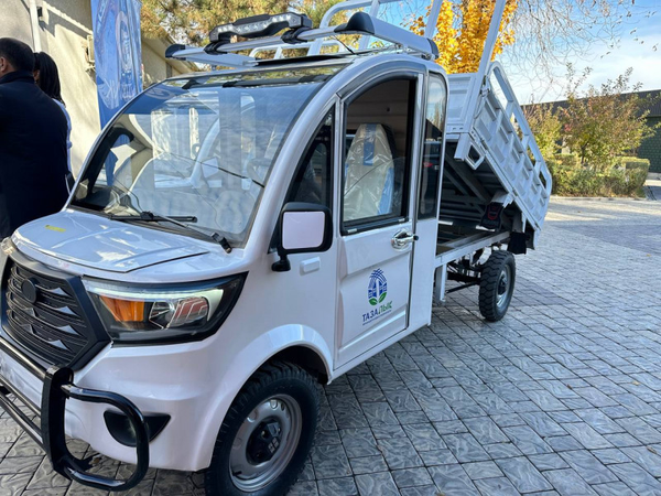 Спонсоры подарили "Тазалыку" два электромобиля изображение публикации