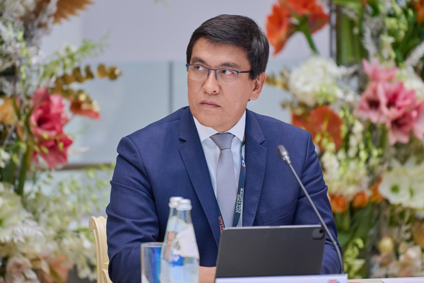 Глобализация и интернет создают риск утраты национальной идентичности — Эдиль Байсалов изображение публикации