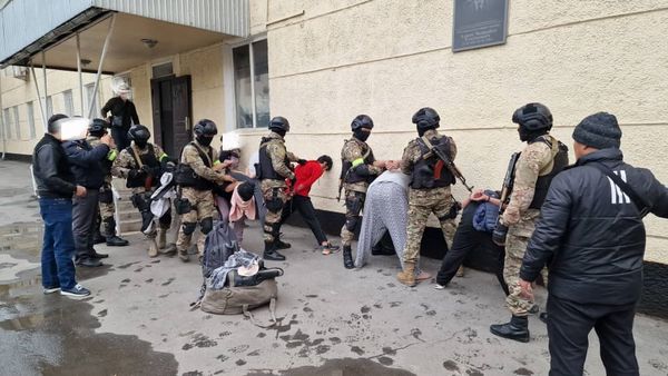 В Оше задержаны 11 человек — их подозревают в ограблении обменки, терроризме и экстремизме (фото) изображение публикации