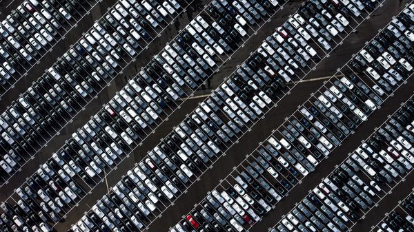 Продажи авто из Кыргызстана в Россию могу сократиться - в РФ с них начали взимать повышенный утильсбор изображение публикации