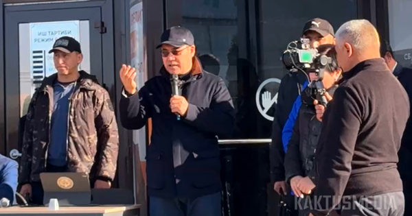 Садыр Жапаров заявил, что знает, кто стоит за митингами – торговцы ответили ему возмущенными криками изображение публикации