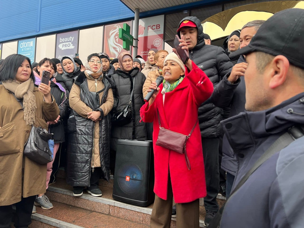 Президент создал рабочую комиссию в связи с протестами на рынках КР — Алагозов изображение публикации