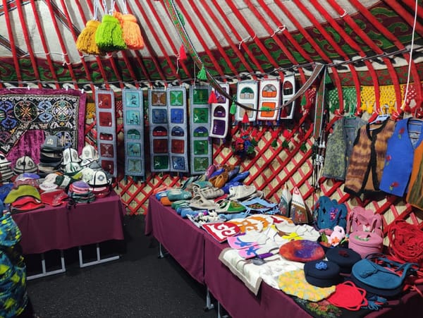 В целях поддержки отечественных производителей. На площади Ала-Тоо установили юрты изображение публикации