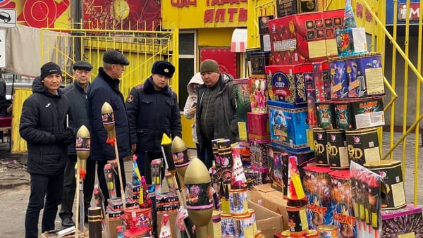 МЧС проверило торговцев пиротехникой на "Дордое" и напомнило о правилах безопасности при ее использовании изображение публикации