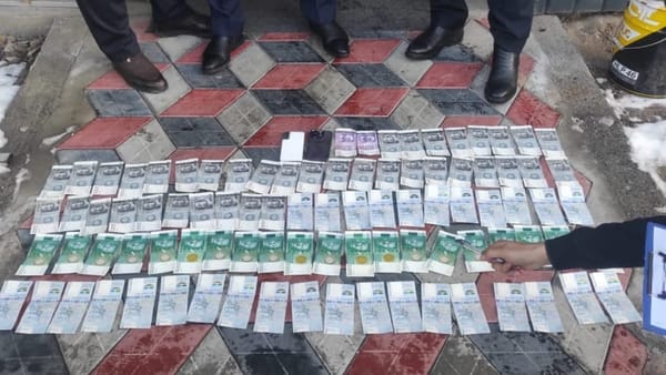В Ошской области с поличным задержали налоговика - вымогал взятку в 200 тысяч сомов изображение публикации