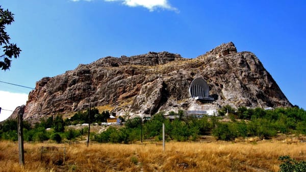 На горе Сулайман-Тоо ввели запрет на использование пакетов и пластика изображение публикации