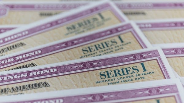 Минфин впервые разместил гособлигации в двух валютах на Московской бирже изображение публикации