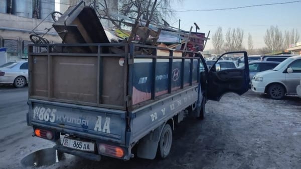 Стихийные торговцы Ошского рынка игнорируют запреты мэрии Бишкека изображение публикации