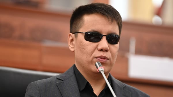 Дастан Бекешев вступился за СМИ – но спикер ЖК считает обыски и задержание журналистов "мелочным делом" изображение публикации