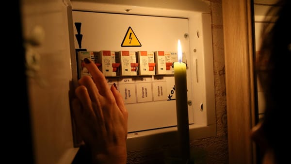 В Бишкеке завтра отключат более 3.8 тысячи абонентов за неуплату электроэнергии изображение публикации