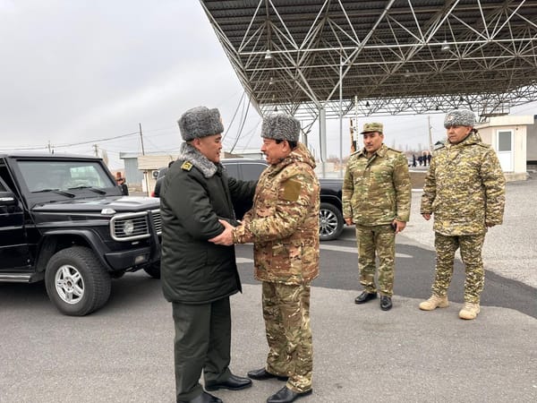 Ятимов и Ташиев обсудили вопрос госграниц в Баткене — фото изображение публикации