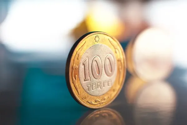 Тенге продолжает расти в цене — официальные курсы валют изображение публикации