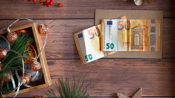 Курс валют в комбанках КР: доллар и евро стабильны, рубль почти сравнялся с сомом изображение публикации