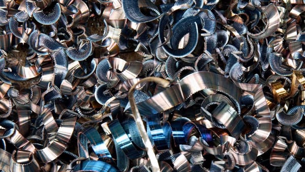 Кабмин вновь ввел временный запрет на вывоз лома и черных металлов из КР изображение публикации