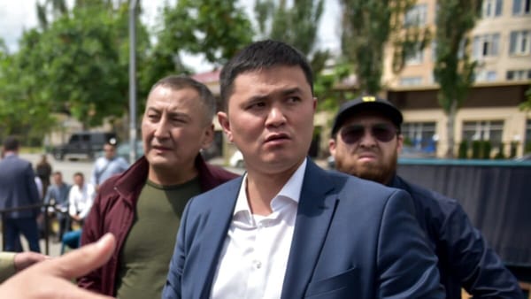 Не хочу, чтобы мой ребенок говорил на мутирующем языке – глава Госстроя о запрете вывесок на иностранных языках изображение публикации